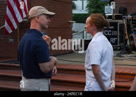 Drummer and unit leader Chief Musician Tina Catalanotto, from Slidell, La., speaks with an audience member after a performance by the U.S. Navy Band Country Current at Market Square in Knoxville, Tenn., while on the band’s 2022 national tour covering three states and 1100 miles. Stock Photo