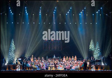 Andre Rieu in concert in Het Gelredome with the Johann Strauss Orchestra Arnhem vvbvanbree fotografie 2008 Holland Stock Photo