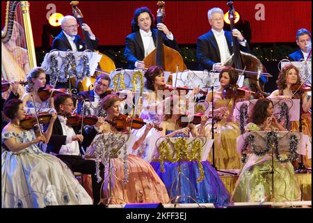 Andre Rieu in concert in Het Gelredome with the Johann Strauss Orchestra Arnhem vvbvanbree fotografie 2008 Holland Stock Photo