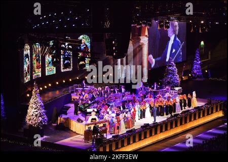 Andre Rieu in concert in Het Gelredome with the Johann Strauss Orchestra Arnhem vvbvanbree fotografie 2008 Holland Stock Photo