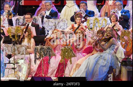 Andre Rieu in concert in Het Gelredome with the Johann Strauss Orchestra Arnhem vvbvanbree fotografie 2008 Holland Stock Photo