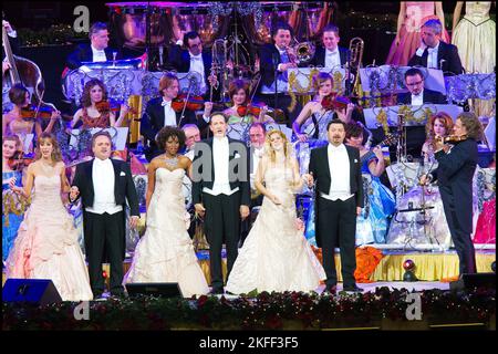 Andre Rieu in concert in Het Gelredome with the Johann Strauss Orchestra Arnhem vvbvanbree fotografie 2008 Holland Stock Photo