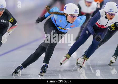 HEERENVEEN, NETHERLANDS - NOVEMBER 18: Sandrine Tas of Belgium competing on the Women's Mass Start during the Speedskating World Cup 2 on November 18, 2022 in Heerenveen, Netherlands (Photo by Orange Pictures) NOCNSF House of Sports Stock Photo