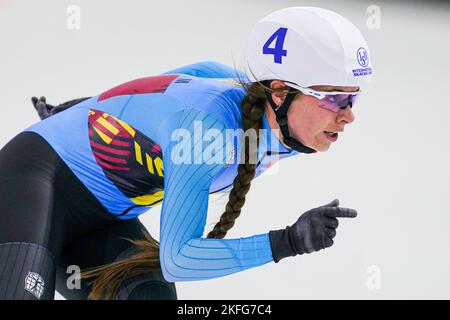 HEERENVEEN, NETHERLANDS - NOVEMBER 18: Sandrine Tas of Belgium competing on the Women's Mass Start during the Speedskating World Cup 2 on November 18, 2022 in Heerenveen, Netherlands (Photo by Orange Pictures) NOCNSF House of Sports Stock Photo