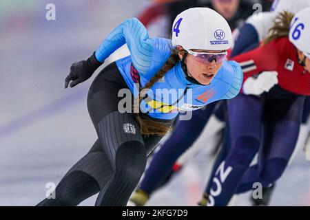 HEERENVEEN, NETHERLANDS - NOVEMBER 18: Sandrine Tas of Belgium competing on the Women's Mass Start during the Speedskating World Cup 2 on November 18, 2022 in Heerenveen, Netherlands (Photo by Orange Pictures) NOCNSF House of Sports Stock Photo