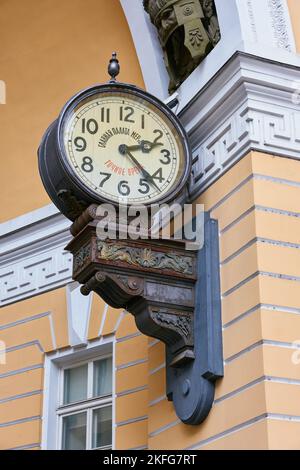 The clock of the Arch of the General Staff or the Mendeleev clock with the inscription Main Chamber of Weights and Measures. The exact time. The first Stock Photo