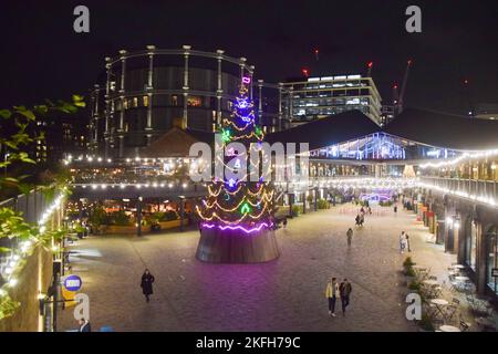 London, UK. 18th November 2022. Christmas tree at Coal Drops Yard shopping and restaurant complex in King's Cross. Stock Photo