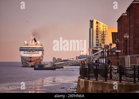 Wolverpool Ship Liverpool cruises ship on the River mersey workers from Vertical access ...