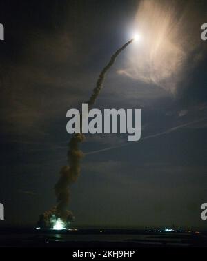 Kennedy Space Center, United States of America. 16 November, 2022. Long exposure of the NASA Artemis I Space Launch System rocket lifting the Orion spacecraft into the early morning sky from the Kennedy Space Center, November 16, 2022, in Cape Canaveral, Florida. After several failed attempts the un-crewed flight test lifted off on the first test of the Deep Space Exploration mission.  Credit: Joel Kowsky/NASA/Alamy Live News Stock Photo