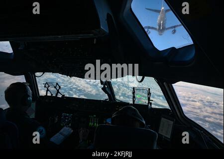 Royal Australian Air Force Wing Commander Dean Bolton, No. 36 Squadron commanding officer, co-pilots a 535th Airlift Squadron C-17 Globemaster III with U.S. Air Force Maj. Abby Gromowski, 535th AS C-17 pilot, during a aerial refueling mission with a RAAF KC-30A Multi-Role Tanker Transport (MRTT) for Exercise Global Dexterity in the skies over Queensland, Nov. 14, 2022. Exercise Global Dexterity 2022 is being conducted at RAAF Base Amberley, and is designed to help develop the bilateral tactical airlift and airdrop capabilities of the United States Air Force (USAF) and the Royal Australian Air Stock Photo