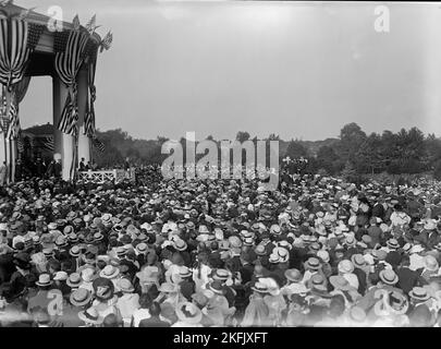 Shadow Lawn, Nj. - Summer White House, Notification Ceremonies, Crowd On Lawn, 1916. Stock Photo