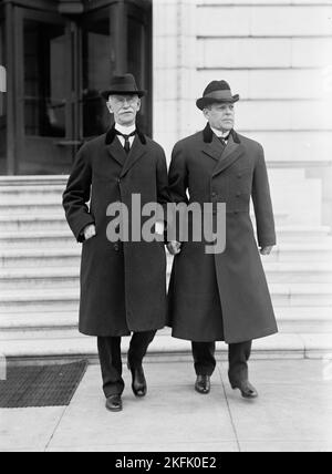 Owen, Robert Latham, Senator from Oklahoma, 1907-1925. Right, with Senator Thomas of Colorado, 1914. Stock Photo