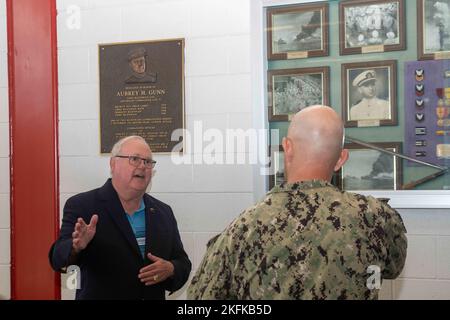 GREAT LAKES, Il. (Sep. 22, 2022) Capt. (ret.) John White tours the USS Whitehat, during his visit to the Aubrey H. Gunn building on Naval Station Great Lakes. The building was dedicated to White's grandfather, Lt. Cmdr. Aubrey H. Gunn who joined the Navy in 1919 as a boatswain's mate, commisioned as an ensign in 1941, and served as a commanding officer on three ships in WWII. Stock Photo