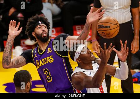 November 18, 2022, Los Angeles, California, USA: Los Angeles Lakers forward Anthony Davis (3) and Detroit Pistons center Jalen Duren (0) fight for a rebound during an NBA basketball game, Friday, Nov. 18, 2022, in Los Angeles. (Credit Image: © Ringo Chiu/ZUMA Press Wire) Stock Photo