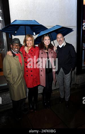 NEW YORK, NY - NOVEMBER 30: Al Roker, Hoda Kotb, Savannah Guthrie, Matt Lauer at the 94-foot-tall Rockefeller Center Christmas tree and the Swarovski Star are lit during the 84th Annual Rockefeller Christmas Tree Lighting Ceremony at Rockefeller Center on November 30, 2016 in New York City.   People:  Al Roker, Hoda Kotb, Savannah Guthrie, Matt Lauer Stock Photo