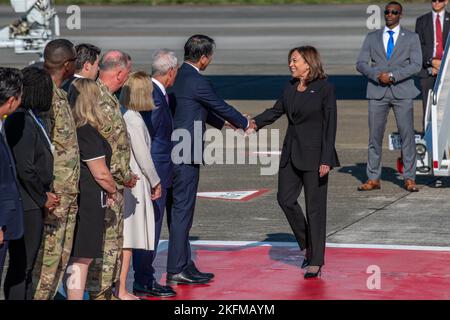 Vice President of the United States Kamala D. Harris greets Mr. Yamada Kenji, Japanese State Minister of Foreign Affairs, during her arrival at Yokota Air Base, Japan, onboard Air Force Two, Sep. 26, 2022. Vice President Harris will join other dignitaries and world leaders to pay tribute to the life and memory of former Japan Prime Minister Shinzo Abe during his state funeral. Stock Photo