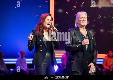 Andrea BERG and Johnny LOGAN, singer, singing, 27th RTL donation marathon "We help children", television, November 17-18, 2022. Stock Photo