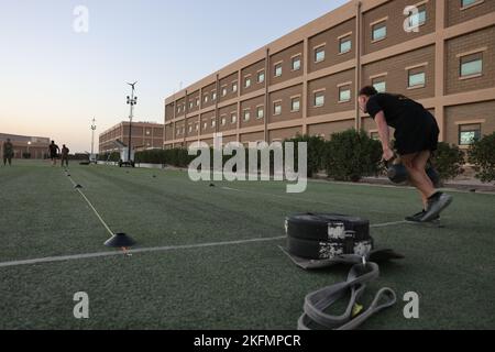 Spc. Tyler K. Jordan, engineer diver, 86th Dive Detachment, Theater Engineer Brigade, picks up kettle bells during an Army Combat Fitness Test (ACFT) at Camp Arifjan, Kuwait, Sept. 27, 2022. Area Support Group – Kuwait Soldiers administered the event for the dive team. Stock Photo