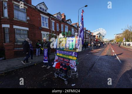 Manchester, UK. 19th Nov, 2022. A street vendor sells Australia and New Zealand merchandise ahead of the Women's Rugby League World Cup Final match Australia vs New Zealand at Old Trafford, Manchester, United Kingdom, 19th November 2022 (Photo by Mark Cosgrove/News Images) Credit: News Images LTD/Alamy Live News Stock Photo