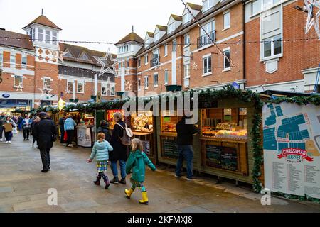 Canterbury, Kent, UK. 19th Nov, 2022. Busy Canterbury high street as shoppers roam the new Christmas market stalls. Photo Credit: Paul Lawrenson/Alamy Live News Stock Photo