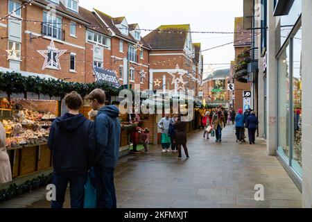 Canterbury, Kent, UK. 19th Nov, 2022. Busy Canterbury high street as shoppers roam the new Christmas market stalls. Photo Credit: Paul Lawrenson/Alamy Live News Stock Photo