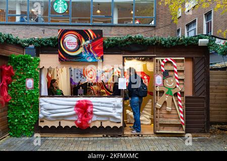 Canterbury, Kent, UK. 19th Nov, 2022. Busy Canterbury high street as shoppers roam the new Christmas market stalls. Photo Credit: Paul Lawrenson/Alamy Live News Stock Photo