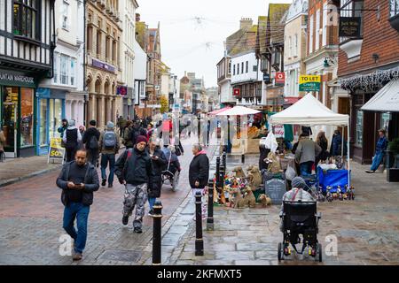 Canterbury, Kent, UK. 19th Nov, 2022. Busy Canterbury high street as shoppers roam the new Christmas market stalls. Photo Credit: Paul Lawrenson/Alamy Live News Stock Photo