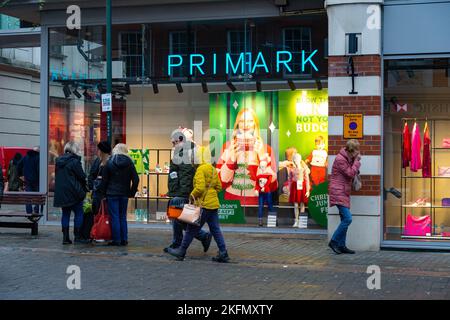 Canterbury, Kent, UK. 19th Nov, 2022. Busy Canterbury high street as shoppers roam the new Christmas market stalls. Primark Canterbury store and shoppers. Photo Credit: Paul Lawrenson/Alamy Live News Stock Photo