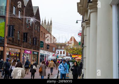 Canterbury, Kent, UK. 19th Nov, 2022. Busy Canterbury high street as shoppers roam the new Christmas market stalls. Photo Credit: Paul Lawrenson/Alamy Live News Stock Photo