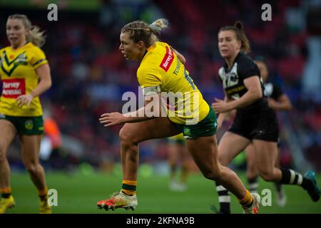 Australia's Emma Tonegato races away to score a try during the 2021 Women's Rugby League World Cup Final between Australia and New Zealand at Old Trafford, Manchester on Saturday 19th November 2022. (Photo: Trevor Wilkinson | MI News) Credit: MI News & Sport /Alamy Live News Stock Photo