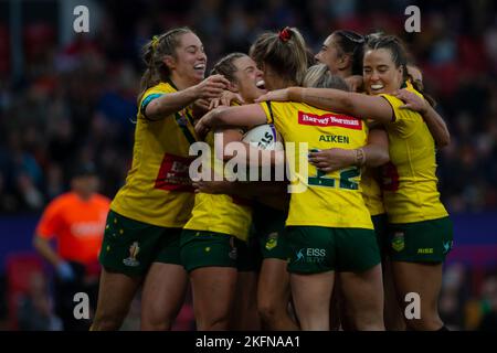 Australia's Emma Tonegato celebrates with team mates after scoring a try during the 2021 Women's Rugby League World Cup Final between Australia and New Zealand at Old Trafford, Manchester on Saturday 19th November 2022. (Photo: Trevor Wilkinson | MI News) Credit: MI News & Sport /Alamy Live News Stock Photo