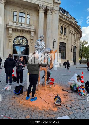 Paris, France. 18th Nov, 2022. Aruanu, 26, and Rachel, 20, citizens supporting Dernière Rénovation, threw orange paint on Charles Ray's 'Horse and Rider' statue located at the Bourse de Commerce in Paris, France on November 18, 2022. Photo by ABACAPRESS.COM Credit: Abaca Press/Alamy Live News Stock Photo