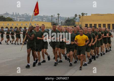 New Marines with Fox Company, 2nd Recruit Training Battalion, run in formation during a motivational run at Marine Corps Recruit Depot (MCRD), San Diego, Sept. 29, 2022. The motivational run was the last physical training Marines conducted while at MCRD. Stock Photo