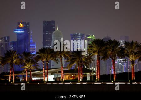 Doha, Qatar. 19th Nov, 2022. Soccer, preparation for the World Cup in Qatar, view of the illuminated skyline of Doha. Credit: Tom Weller/dpa/Alamy Live News Stock Photo