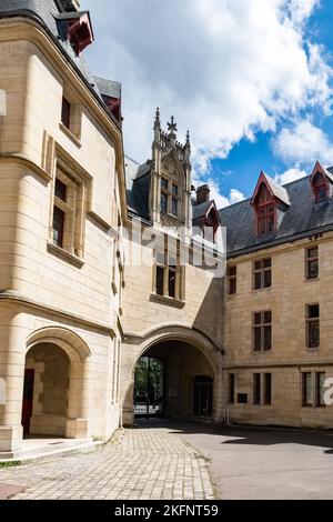 Paris, the beautiful Sens hostel, library in the Marais Stock Photo