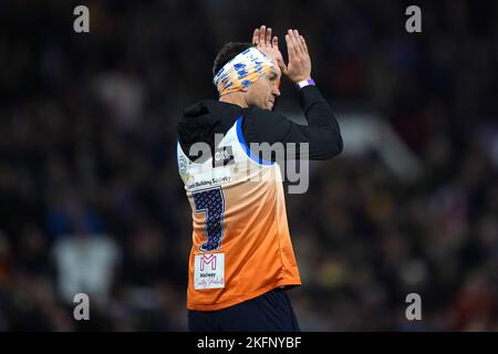 Kevin Sinfield applauds the crowd following the end of his Ultra 7 in 7 Challenge from Bradford City to Old Trafford during the Rugby League World Cup final at Old Trafford, Manchester. The former Leeds captain ran seven ultra-marathons in as many days in aid of research into Motor Neurone Disease. Picture date: Saturday November 19, 2022. Stock Photo