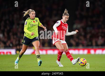 Manchester United's Alessia Russo (left) Arsenal's Stephanie Catley in action during the Barclay Women's Super League match at the Emirates Stadium, London. Picture date: Saturday November 19, 2022. Stock Photo