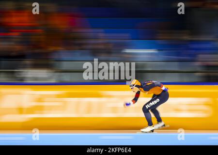 HERENVEEN - Netherlands, 19/11/2022, HERENVEEN - Jutta Leerdam (NED) in action on the 1500 meters during the second ISU long track world cup tournament in Thialf. ANP VINCENT JANNINK Stock Photo