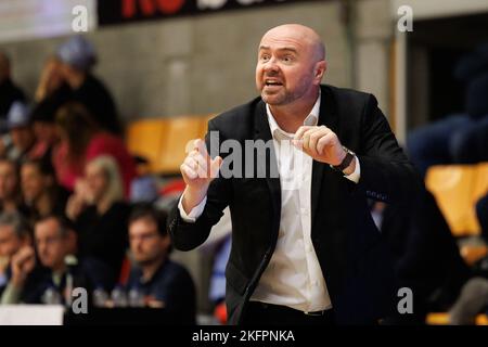 Aalst, Belgium, 19 November 2022, Mons' head coach Vedran Bosnic pictured during a basketball match between Okapi Aalst and Mons-Hainaut, Saturday 19 November 2022 in Aalst, on day 7 of the National Round Belgium in the 'BNXT League' Belgian first division basket championship. BELGA PHOTO KURT DESPLENTER Stock Photo