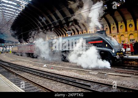 A4 Pacific no 4498 Sir Nigel Gresley stationary at York Railway Station, York, England Stock Photo