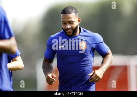 Doha, Qatar. November 20, 2022, DOHA - Memphis Depay during a training session of the Dutch national team at the Qatar University training complex on November 20, 2022 in Doha, Qatar. The Dutch national team is preparing for the opening game during the World Cup in Qatar against Senegal. ANP MAURICE VAN STONE Stock Photo