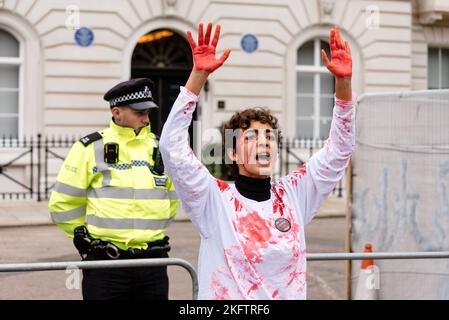 London, UK. 19 November 2022. Protesters march from the Iranian embassy to Downing Street in remembrance of the Silent Massacre and against the Irania Stock Photo