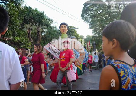 Angono, Rizal, Philippines. 20th Nov, 2022. The parade of the giant puppets in the art capital of the Philippines is back after two years of pandemic. The Higantes (giant) Festival parades the streets of Angono, Rizal province. The paper mache head puppets were originally done to put to shame corrupt officials during the Spanish rulership. Now, the Higantes came a long way and evolve into a festival on modern times from the Spanish era. The festival brings joy and entertainment to the town people of Angono and to tourists. Now, they wear a sash to represent someone or promote something with Stock Photo