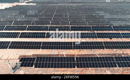ZHANGYE, CHINA - NOVEMBER 15, 2022 - Workers speed up installation of photovoltaic panels at the construction site of the solar power generation proje Stock Photo
