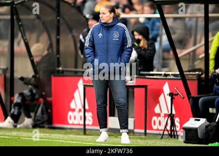 AMSTERDAM - Ajax women trainer, coach Suzanne Bakker during the Dutch Eredivisie women's match between Ajax and PSV at sports complex De Toekomst on November 20, 2022 in Amsterdam, Netherlands. AP | Dutch Height | Gerrit van Cologne Stock Photo