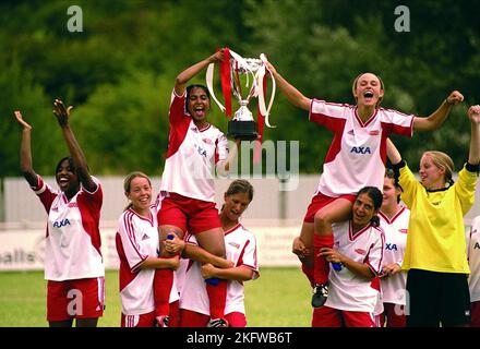 PARMINDER K. NAGRA, KEIRA KNIGHTLEY, BEND IT LIKE BECKHAM, 2002 Stock Photo