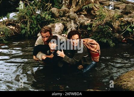 ARNOLD SCHWARZENEGGER, TYLER POSEY, FRANCESCA NERI, COLLATERAL DAMAGE, 2002 Stock Photo