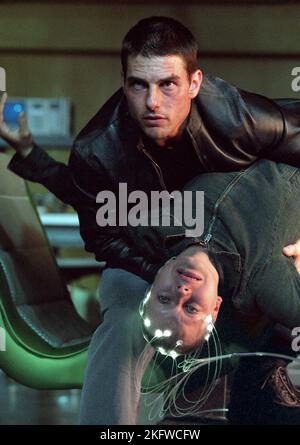 TOM CRUISE, SAMANTHA MORTON, MINORITY REPORT, 2002 Stock Photo