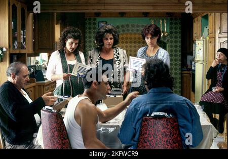 MICHAEL CONSTANTINE, NIA VARDALOS, LAINIE KAZAN, JOHN CORBETT, MY BIG FAT GREEK WEDDING, 2002 Stock Photo