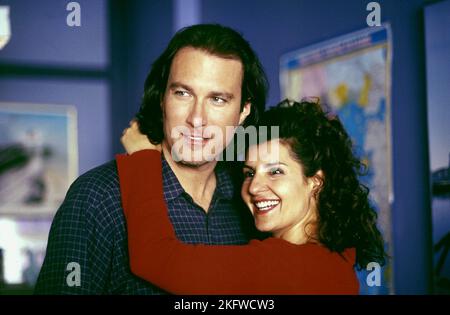 JOHN CORBETT, NIA VARDALOS, MY BIG FAT GREEK WEDDING, 2002 Stock Photo